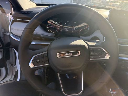 Used 2024 Jeep Compass Limited image 14