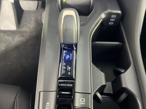 Used 2023 Toyota Crown Limited image 26