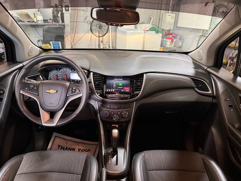 Used 2022 Chevrolet Trax LT w/ LT Convenience Package AWD/4WD image 6