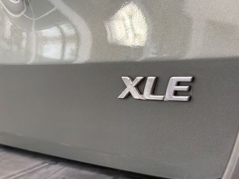 Used 2011 Toyota Sienna XLE FWD image 34