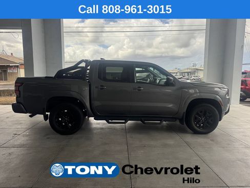 Used 2023 Nissan Frontier SV w/ Midnight Edition Package AWD/4WD image 6