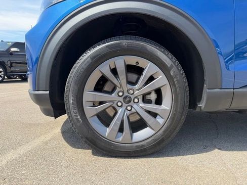 Used 2022 Ford Explorer XLT w/ Equipment Group 202A AWD/4WD image 40