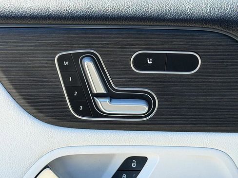 Used 2023 Mercedes-Benz GLB 250 image 19