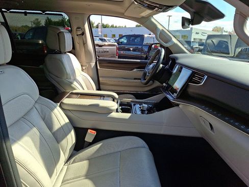 Used 2022 Jeep Grand Wagoneer Series I w/ HD Trailer Tow Package image 12