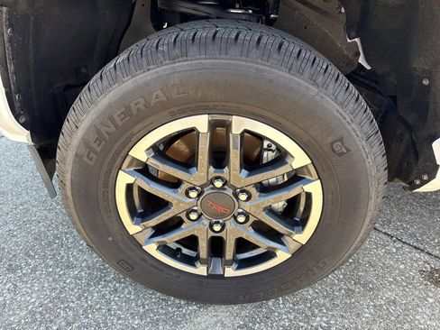 Used 2025 Toyota Tacoma TRD Sport image 10