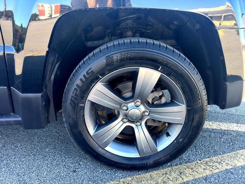 Used 2015 Jeep Patriot High Altitude FWD image 9