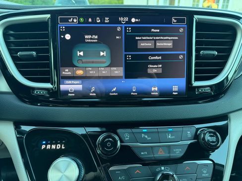 Used 2023 Chrysler Pacifica Touring-L FWD image 22