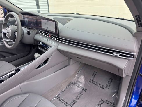 Used 2023 Hyundai Elantra SEL w/ Convenience Package FWD image 13
