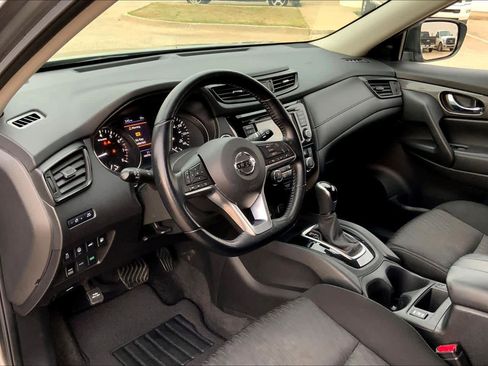 Used 2020 Nissan Rogue SV image 18
