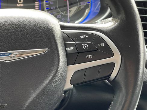 Used 2015 Chrysler 200 Limited w/ Convenience Group image 27