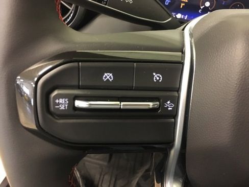 Used 2025 Chevrolet Colorado Z71 w/ Technology Package image 35