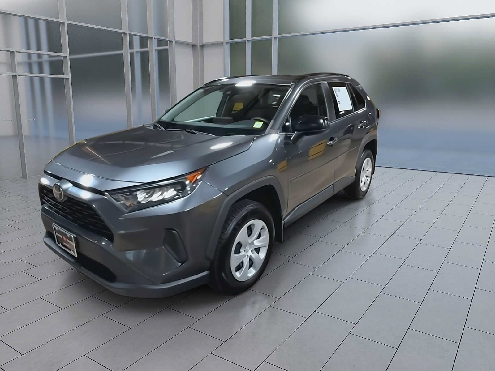 Used 2019 Toyota RAV4 LE AWD/4WD image 4
