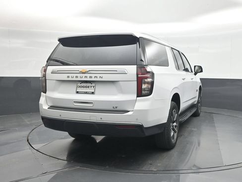 Used 2022 Chevrolet Suburban LT w/ Luxury Package RWD image 24