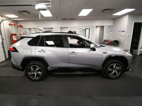 Used 2024 Toyota RAV4 SE w/ Weather & Moonroof Package AWD/4WD image 9