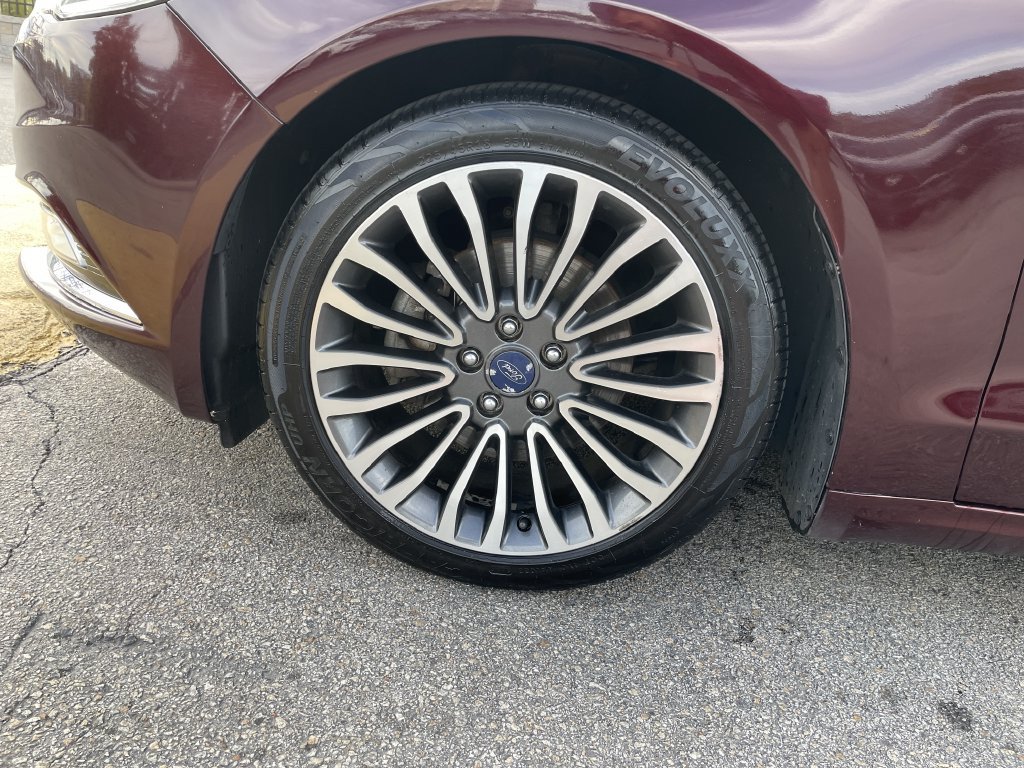 Used 2017 Ford Fusion SE w/ Fusion SE Technology Package FWD image 9