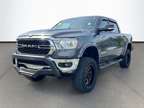 Used 2022 RAM 1500 Big Horn AWD/4WD image 3