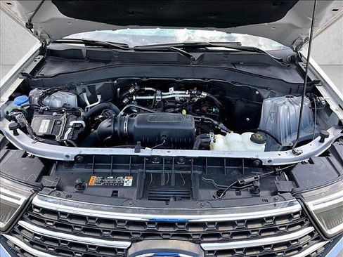 Used 2023 Ford Explorer XLT RWD image 11