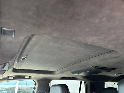Used 2017 Cadillac Escalade Platinum AWD/4WD image 9