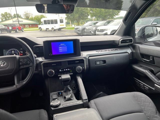 Used 2024 Toyota Tacoma SR5 AWD/4WD image 10