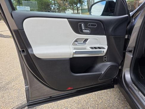 Used 2020 Mercedes-Benz GLB 250 4MATIC image 13