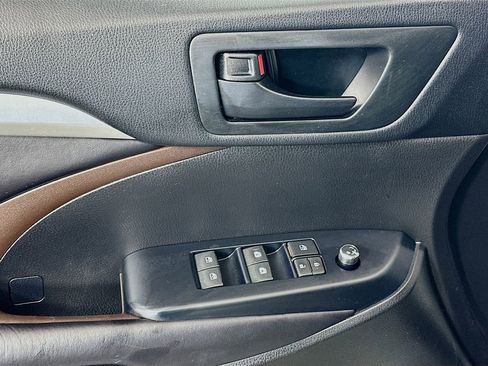 Used 2018 Toyota Highlander Plus image 17