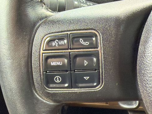 Used 2011 Jeep Wrangler Sahara w/ Connectivity Group AWD/4WD image 13