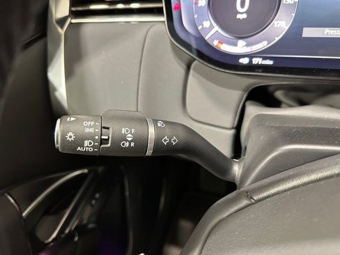 Used 2023 Land Rover Range Rover SE image 23