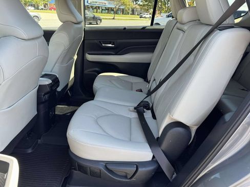 Used 2025 Toyota Grand Highlander FWD image 17