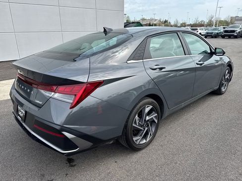 Used 2025 Hyundai Elantra Limited FWD image 13