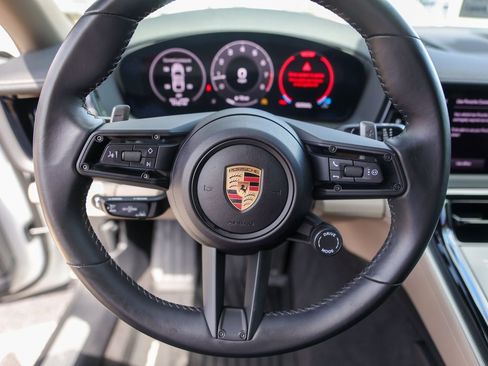 Used 2024 Porsche Panamera image 12