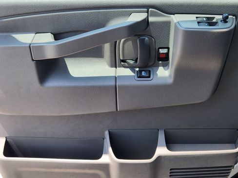 New 2026 Chevrolet Express 2500 Extended RWD image 16