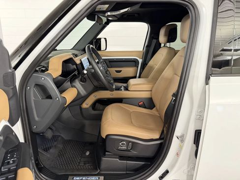 Used 2025 Land Rover Defender 130 X-Dynamic SE AWD/4WD image 12