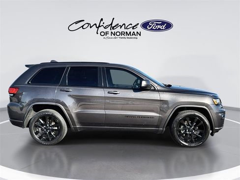 Used 2019 Jeep Grand Cherokee Altitude image 10