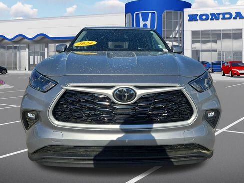 Used 2024 Toyota Highlander LE AWD/4WD image 5