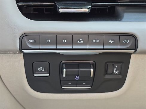 Certified 2023 Cadillac Escalade ESV Premium Luxury Platinum w/ LPO, Radiant Package image 18