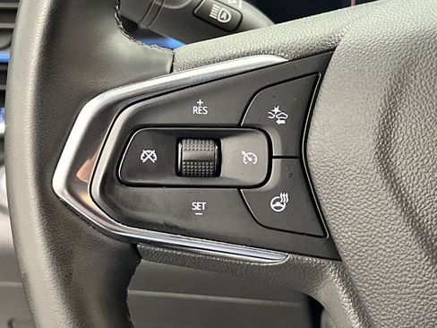 Used 2025 Chevrolet Trax LT w/ LT Convenience Package FWD image 38