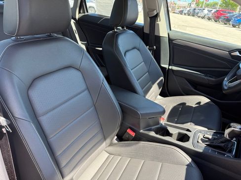 Used 2024 Volkswagen Jetta SE FWD image 18