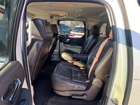 Used 2014 Cadillac Escalade ESV Platinum image 12