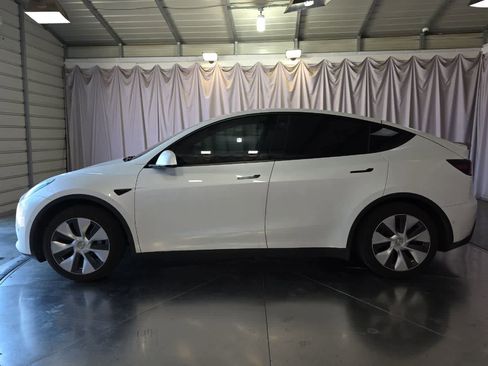 Used 2021 Tesla Model Y 2WD image 6
