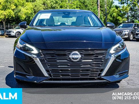 Used 2025 Nissan Altima 2.5 SV FWD image 9