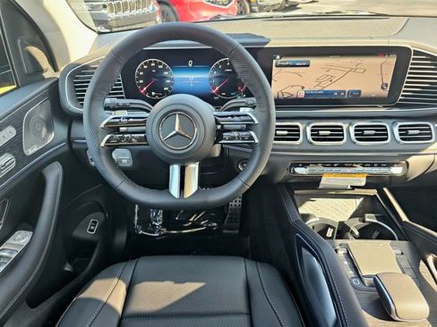 New 2026 Mercedes-Benz GLS 450 4MATIC image 32