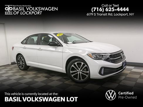 Used 2023 Volkswagen Jetta Sport image 1