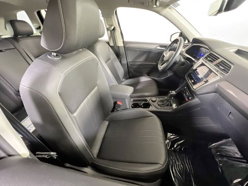Used 2023 Volkswagen Tiguan SE AWD/4WD image 27