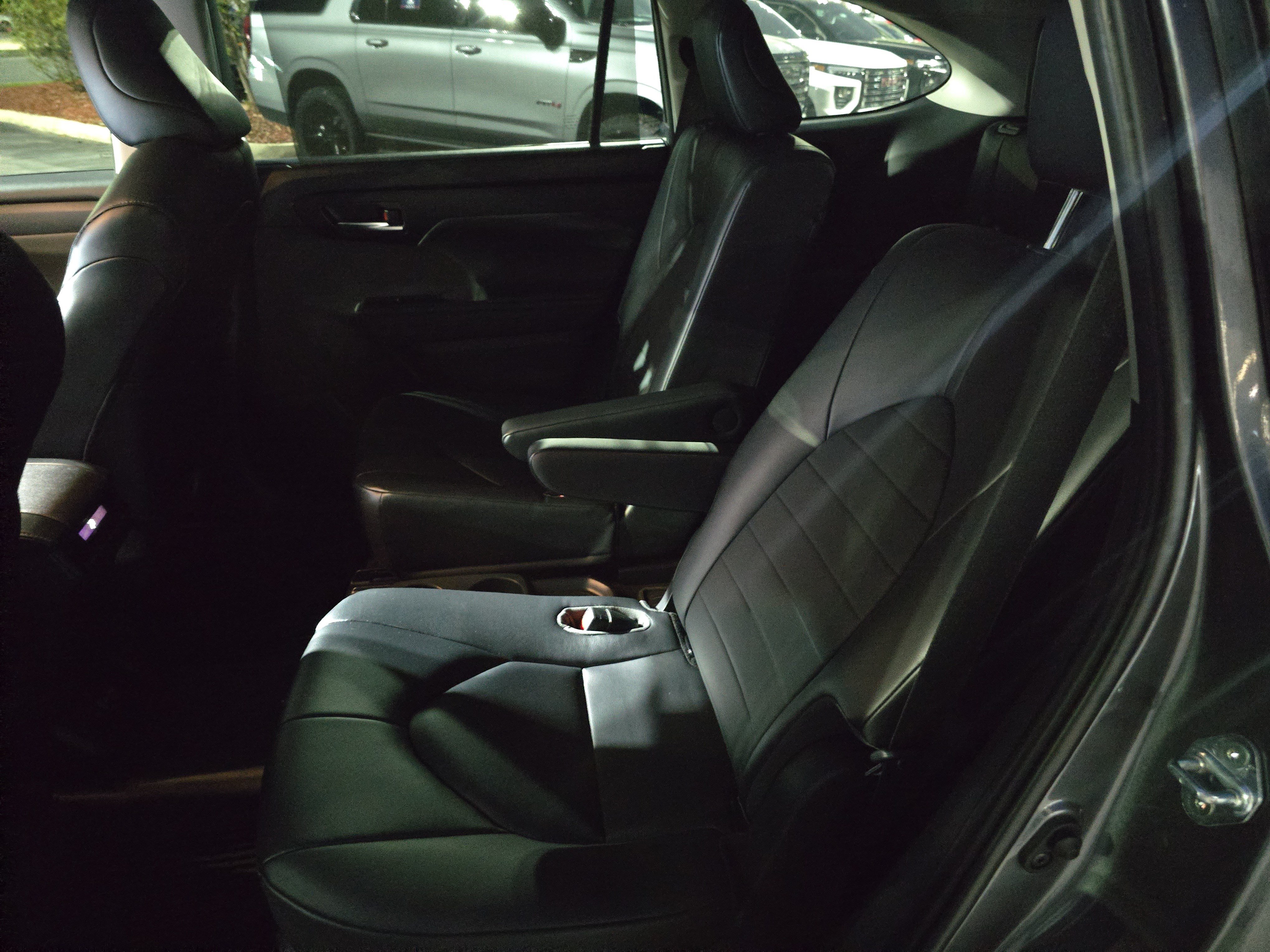 Used 2023 Toyota Highlander XLE FWD image 14
