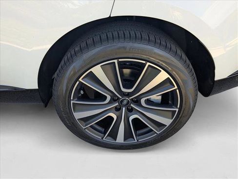 New 2025 Land Rover Range Rover SE image 10