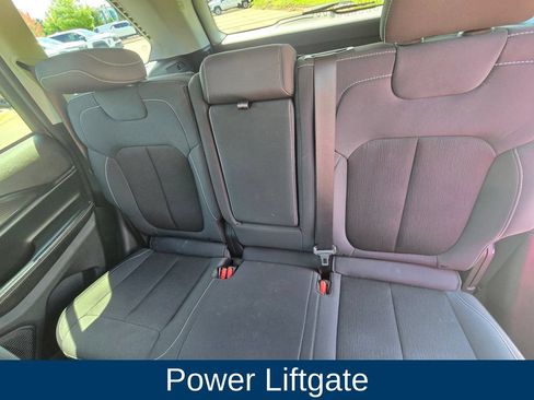 Used 2023 Jeep Grand Cherokee Laredo w/ Luxury Tech Group I AWD/4WD image 13