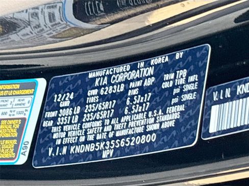 Used 2025 Kia Carnival FWD image 33