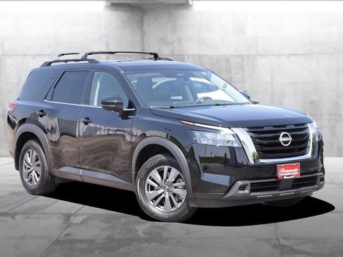Certified 2025 Nissan Pathfinder SV w/ SV Premium Package FWD image 2