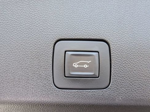 Used 2023 Buick Encore GX Essence w/ Experience Buick Package FWD image 32