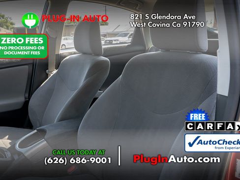 Used 2015 Toyota Prius Two w/ Preferred Accessory Package FWD image 6